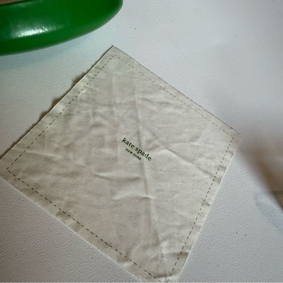 Kate Spade Green Sunglasses with case and cleaning towel 140 mark sctatched - Picture 8 of 15